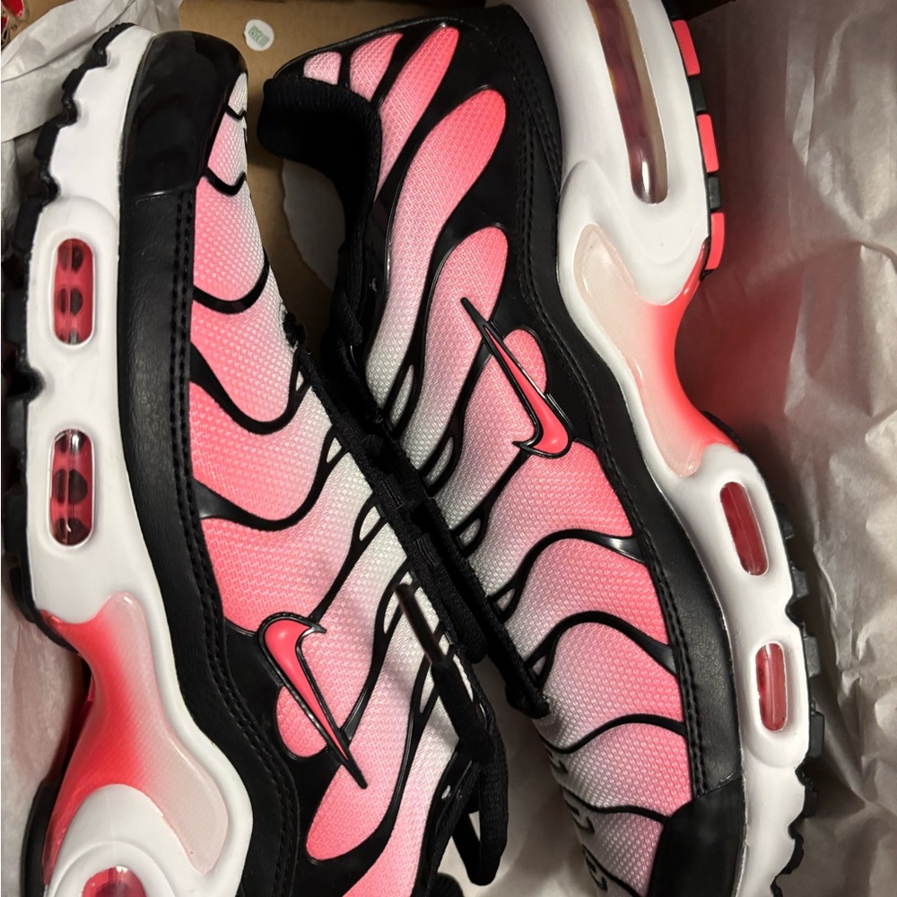 Nike Women’s Pink Black Gradient Air Max Running Shoes